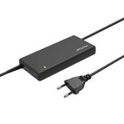 Rixus RXLC09 universele laptop oplader 90W zwart met stroomkabel en indicatielampje.