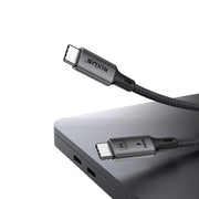 Rixus RXUC02 USB-C 4.0 kabel aangesloten op laptop